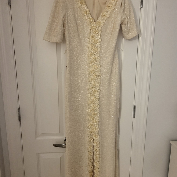 Dress - Picture 4 of 7